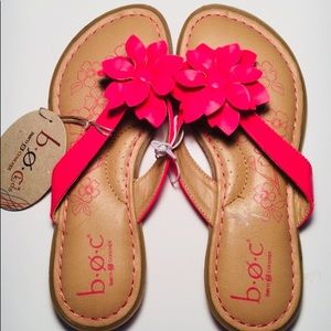 Kids pink flower b•ø•c flip flops/sandals